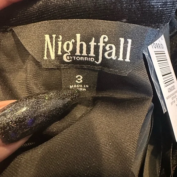 Torrid Black Velvet Flare Sleeve Lace Up Stretch 
Witchy Goth Midi Dress. - Picture 11 of 13